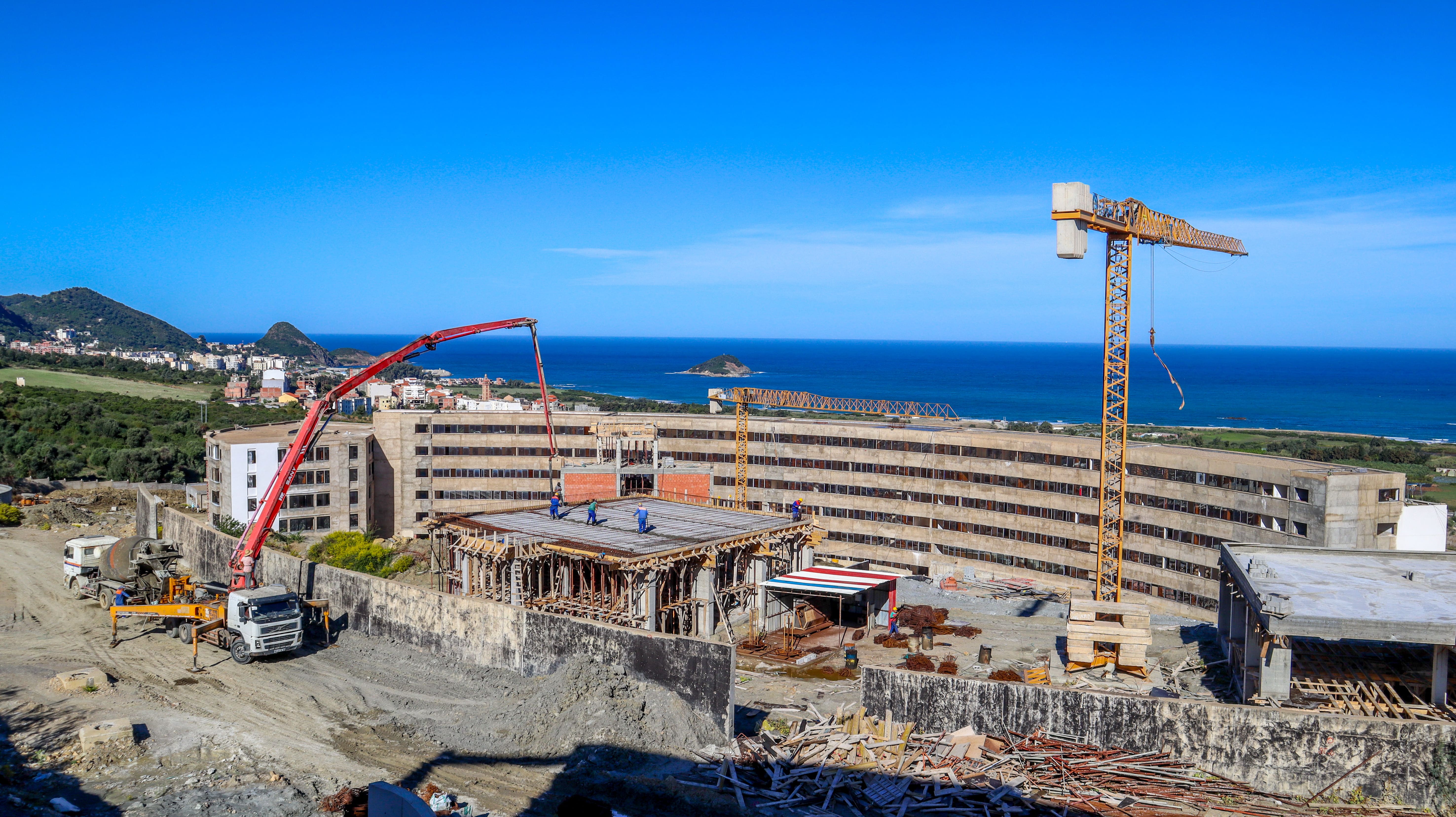 Université El Aouana