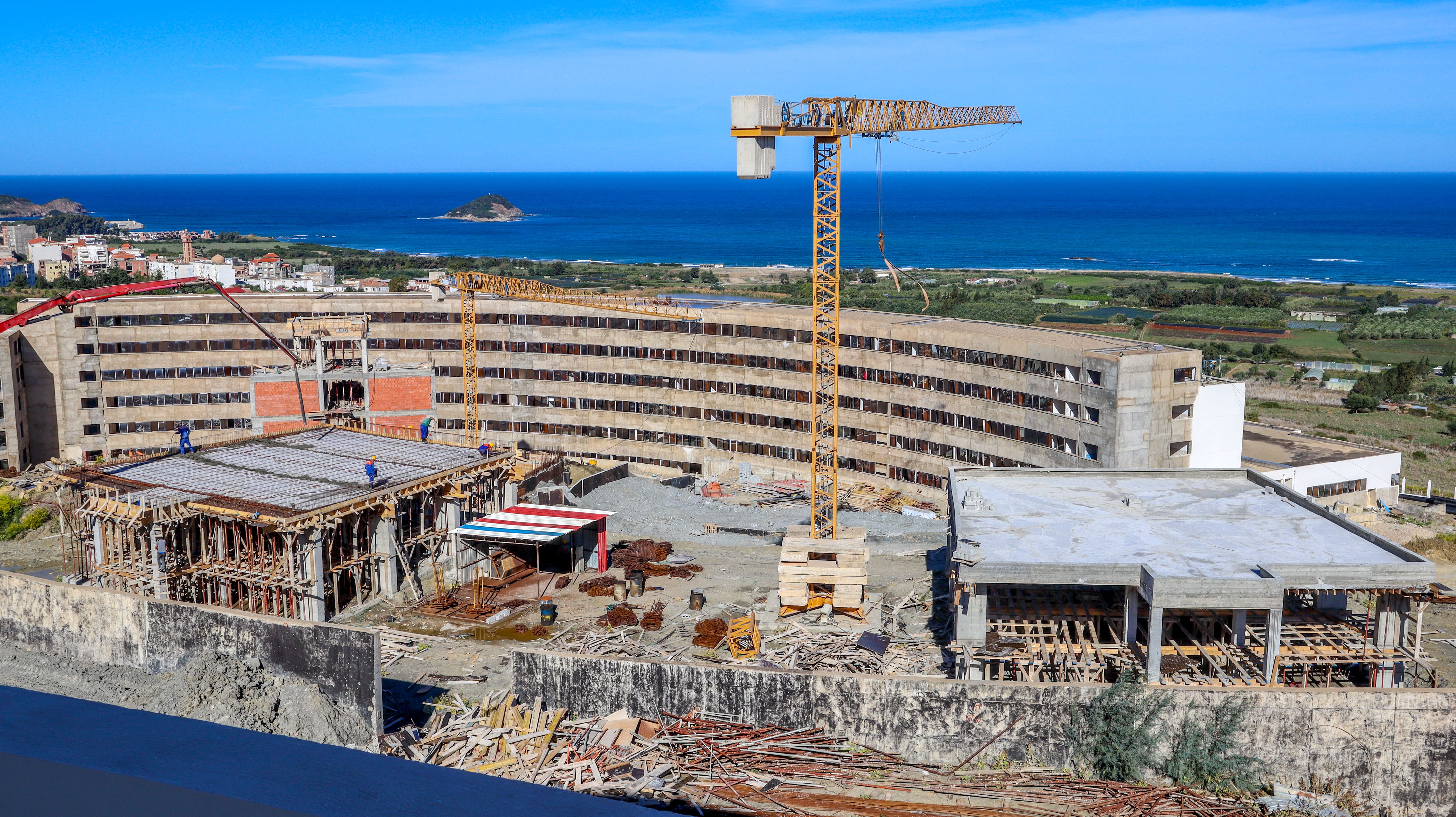 Université El Aouana