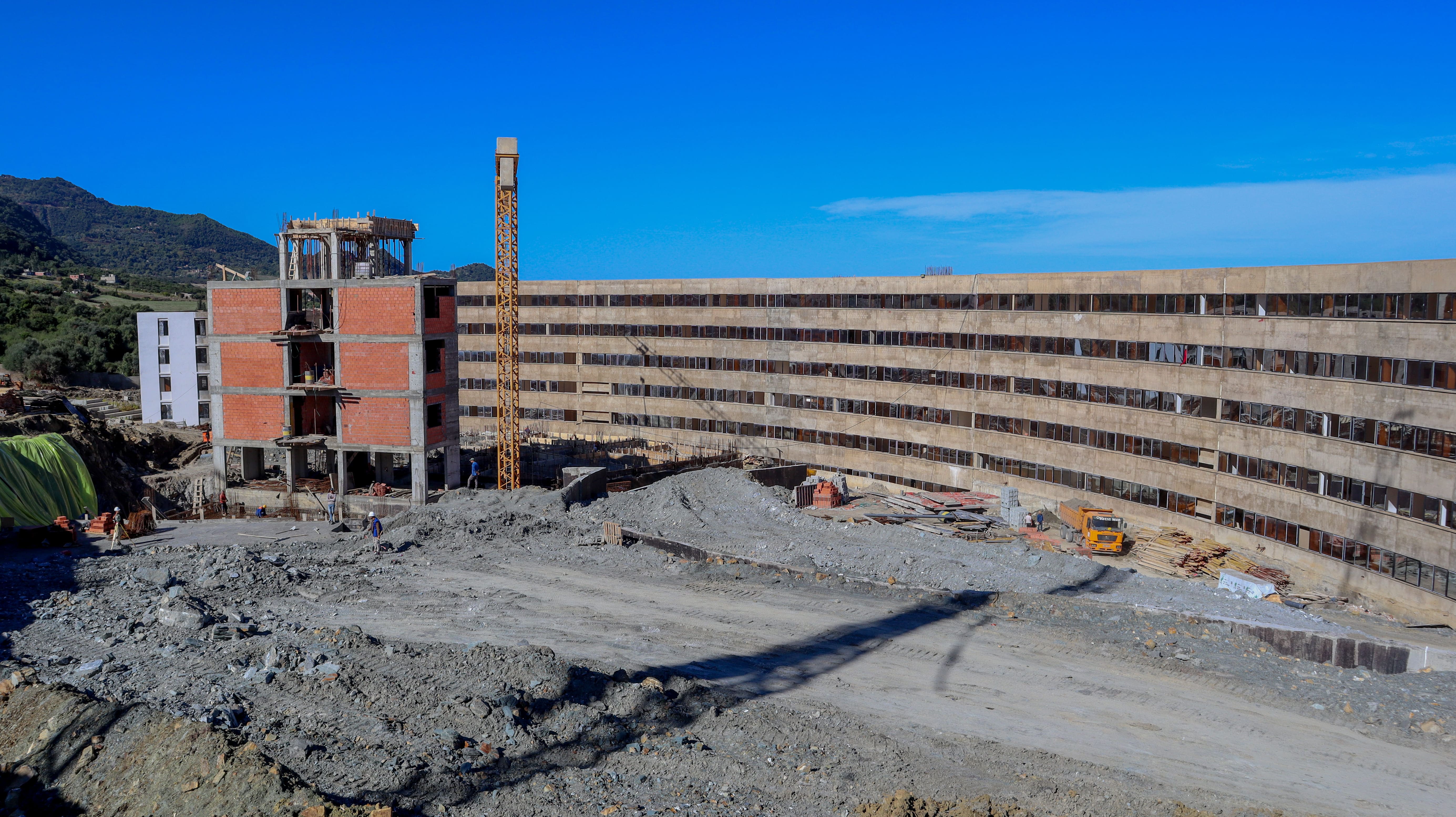 Université El Aouana